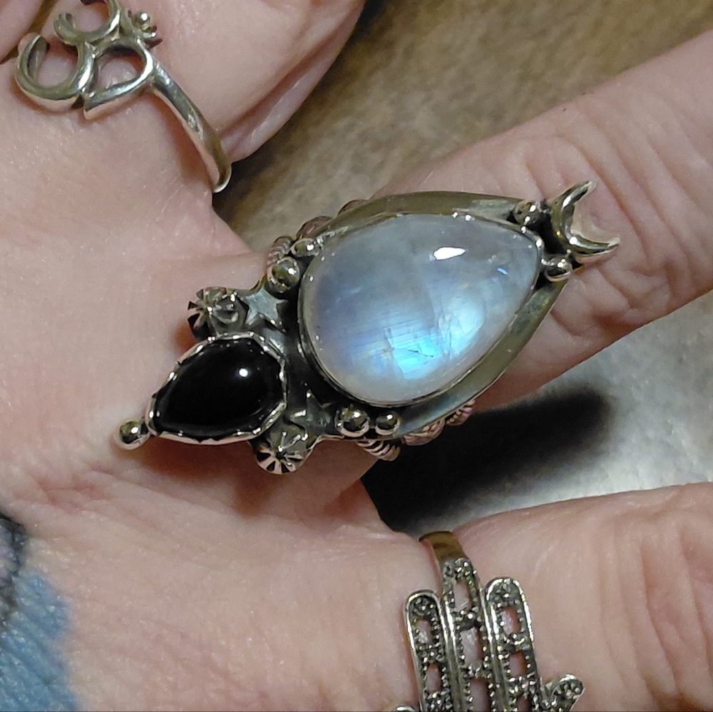 Gigantic Moonstone And Black Onyx Statement Ring - Picture 7 of 16